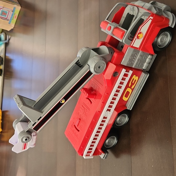 Paw Patrol Firetruck - Picture 2 of 3